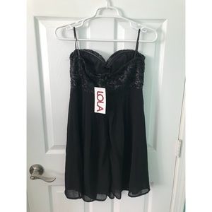 black sweetheart neckline dress with sequin top